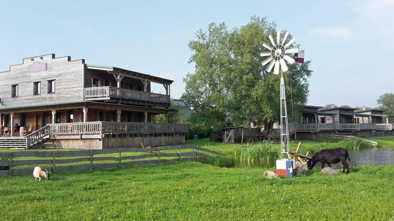 Horse Lake Ranch Neuendorf  المظهر الخارجي الصورة