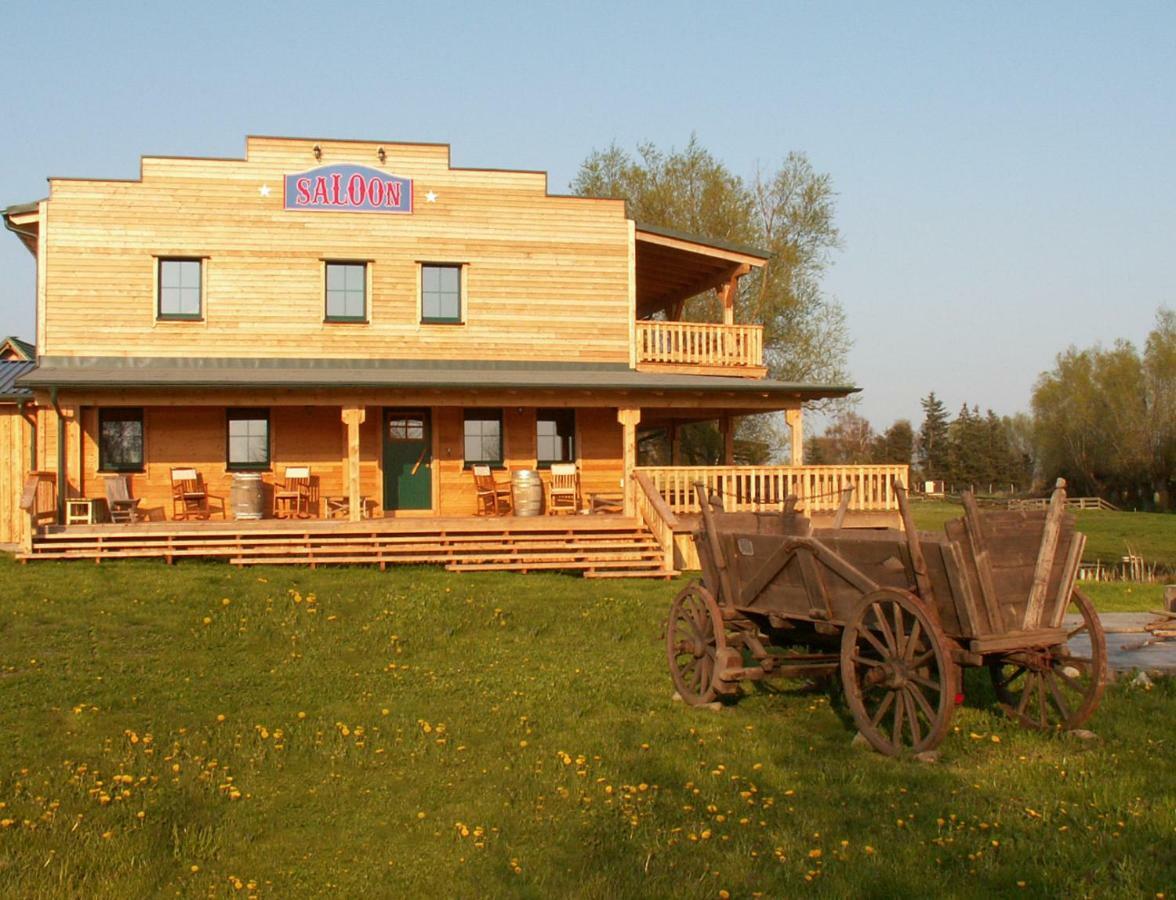 Horse Lake Ranch Neuendorf  المظهر الخارجي الصورة